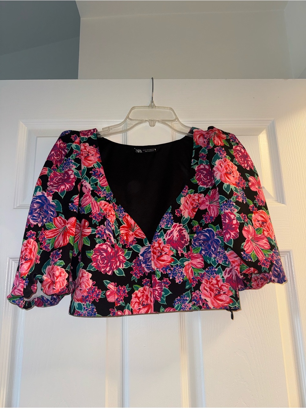 NWOT Zara Black Floral Puff-Sleeve Crop Top with Pink & Purple Flowers